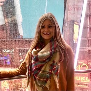 Meet your Posher, Niki